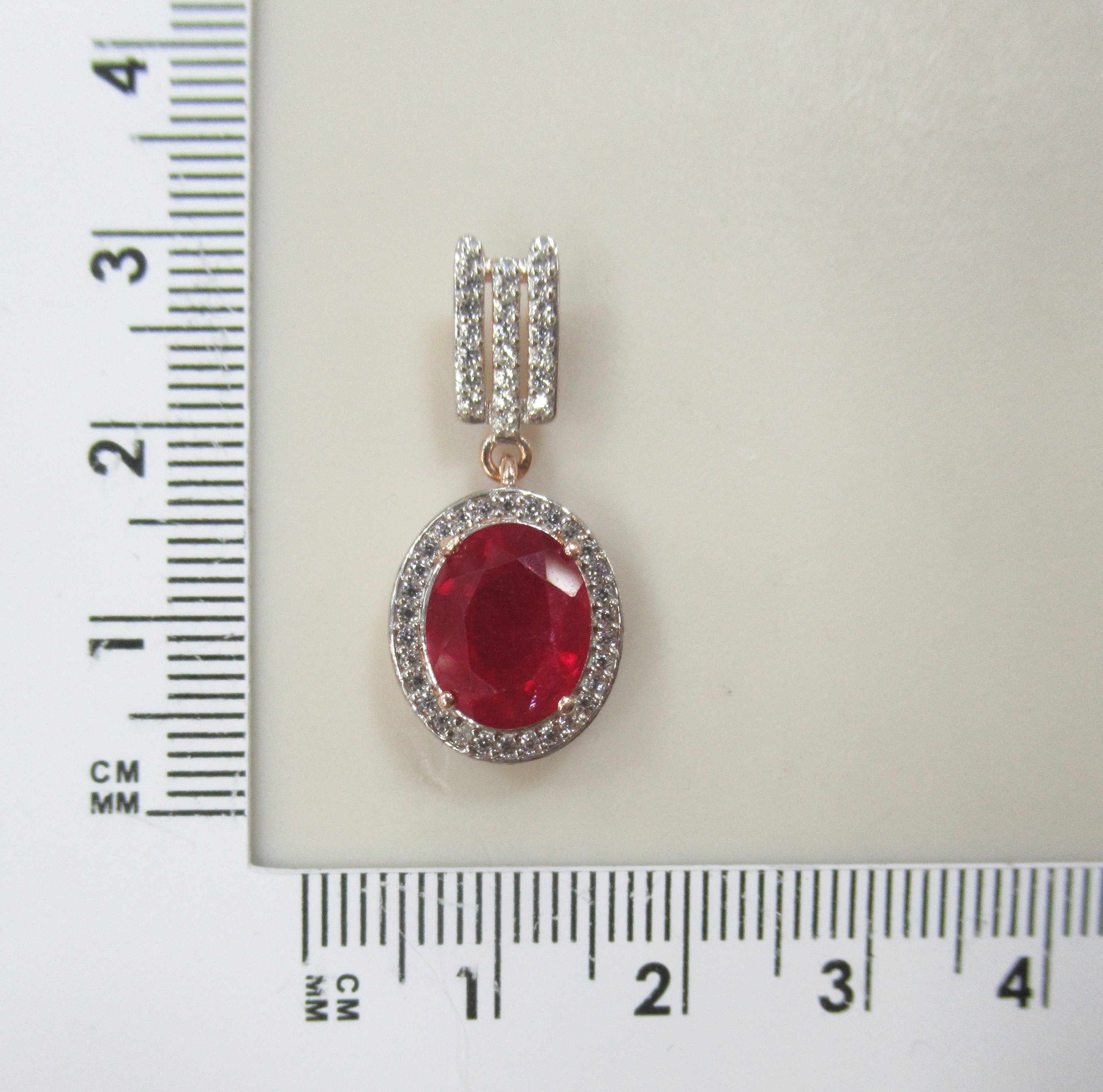 Серебряная подвеска с рубином